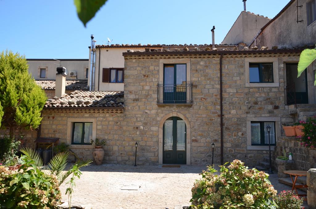 La Carretteria Guest House Mistretta Buitenkant foto